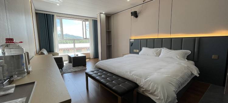 碌曲丽程酒店(月牙湖公园店)图片