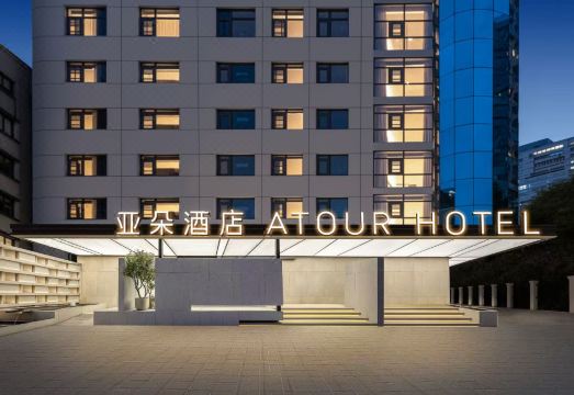 上海徐家汇斜土路亚朵酒店外景图