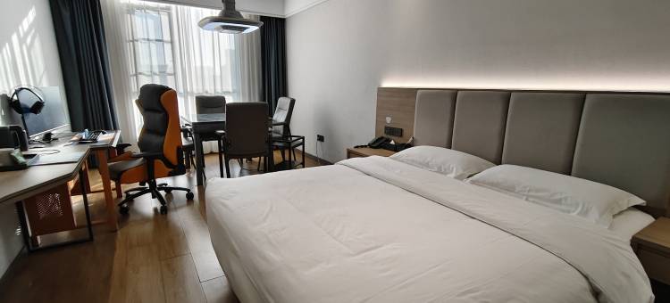 本色电竞民宿(荆门荆楚理工学院泉口路店)图片