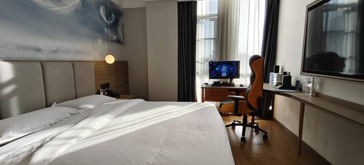 本色电竞民宿(荆门荆楚理工学院泉口路店)图片