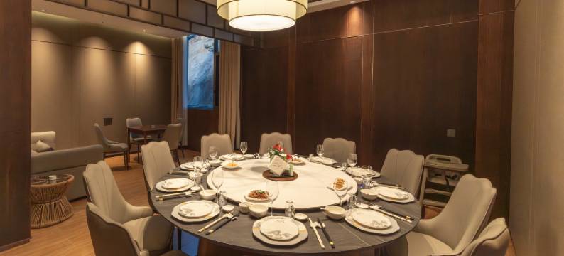 子在•川上图片