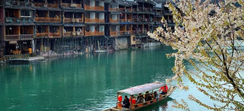 凤凰堂舍·见山酒店(凤凰古城店)图片