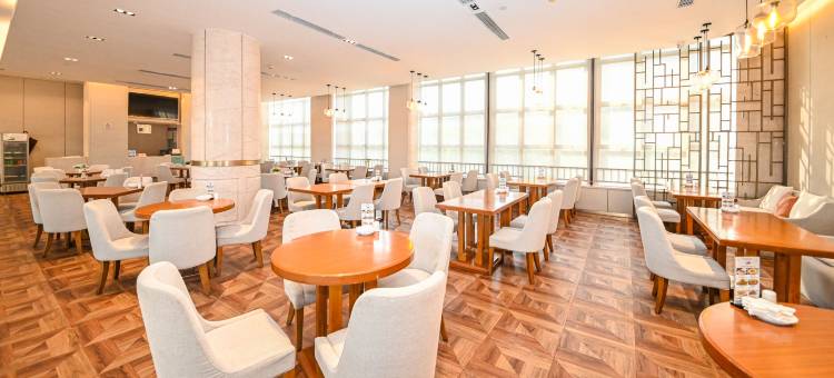 广州南鸿澳斯特酒店(南沙客运港站天后宫店)图片