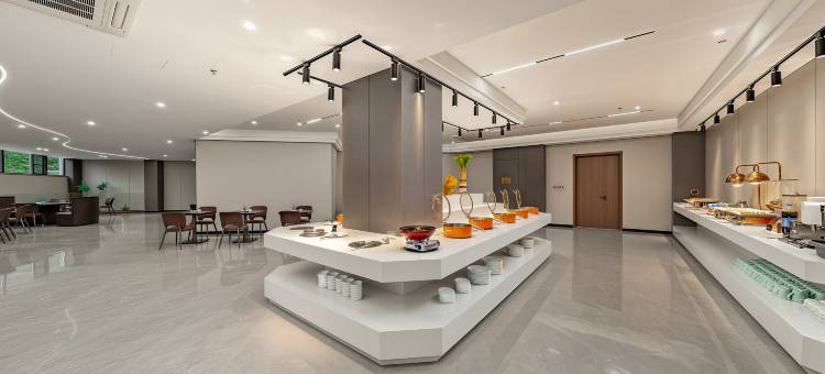 西津河畔·兰泊酒店(高铁南站川藏线东入口店)图片