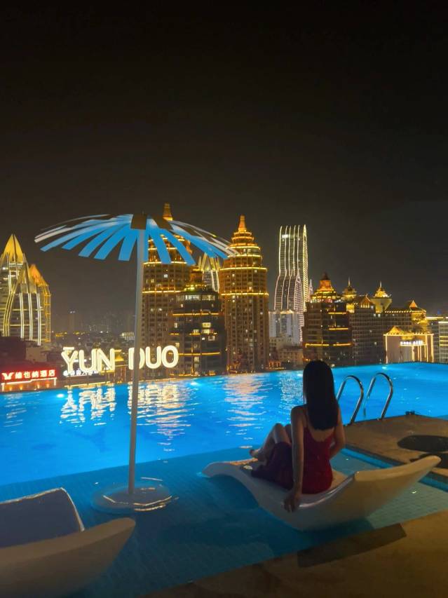 云朵星畔高空泳池度假酒店(西双版纳景洪告庄西双景星光夜市店)图片