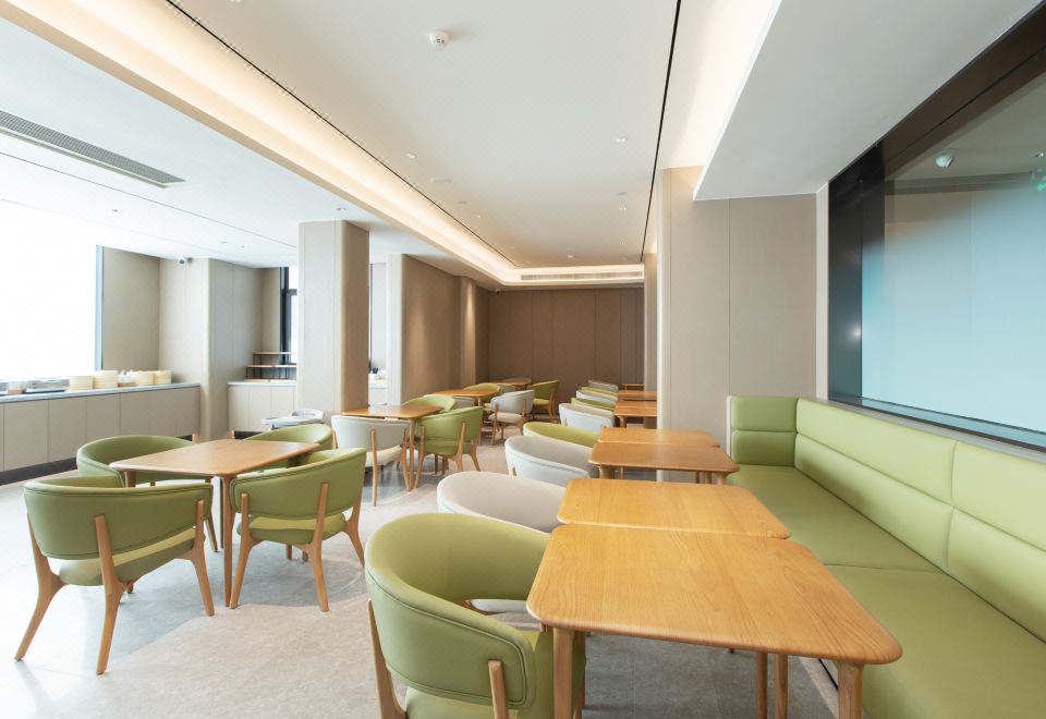 JI Hotel (Zhuji Sanjiao Plaza Branch) Hotel Overview