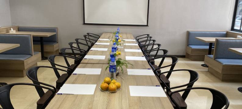 欧菲斯精选电影酒店(湖州爱山广场衣裳街店)图片