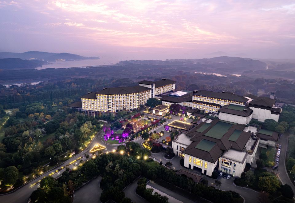 WUXI TAIHU HOTEL Over view