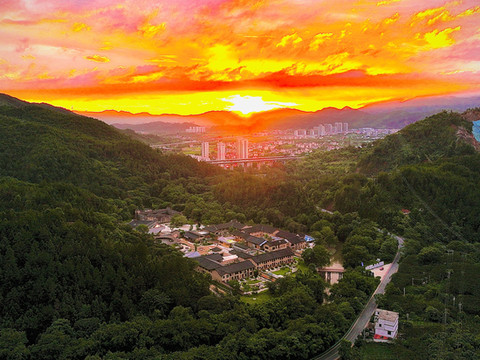 朴宿·岛屿来信·龙南围屋