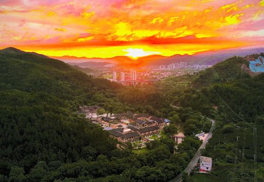 朴宿·岛屿来信·龙南围屋外景图