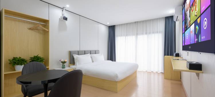 星空云朵公寓(石岩宏发大世界店)图片