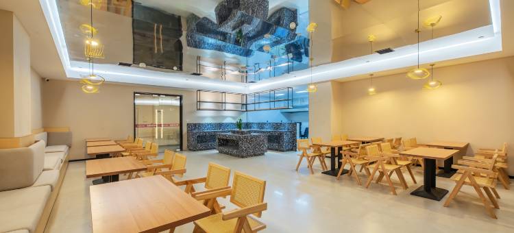 阿拉亚酒店(景德镇人民广场陶阳里景区店)图片