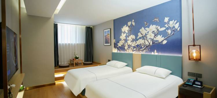 白玉兰酒店(蒙自银河路店)图片