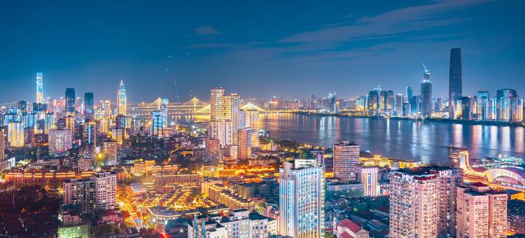 武汉江汉路步行街高空江景亚朵酒店图片