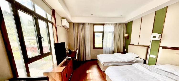 类乌齐渝昌缘民宿(康巴花都店)图片