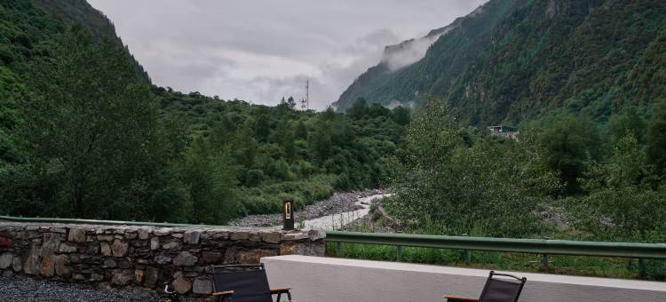 被梦叫醒酒店(双桥沟景区布达拉峰雪山公路打卡点店)图片
