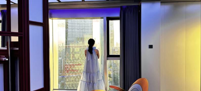 深圳丨天台一号·Skyline·设计民宿(罗湖口岸国贸地铁站店)图片