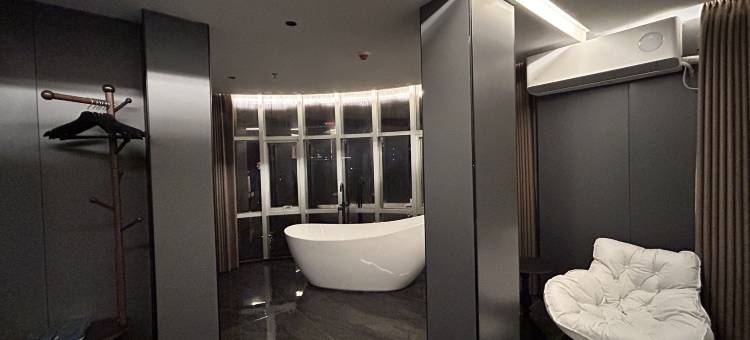 茂名昊铂尔电竞公寓(电白区人民政府店)图片