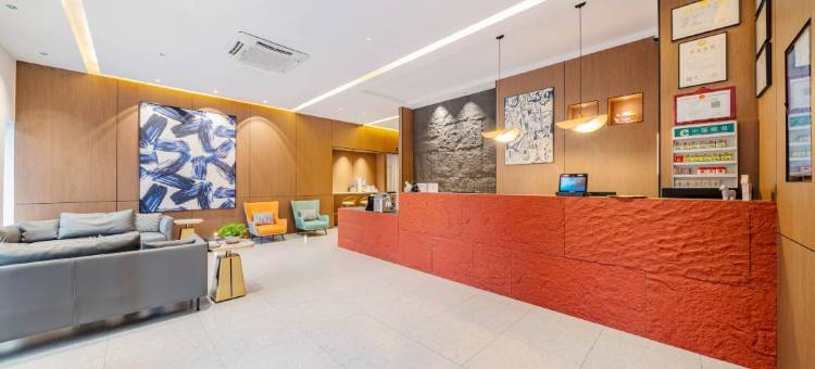 LuckySeven芭乐酒店(临高汽车站城市购物公园店)图片