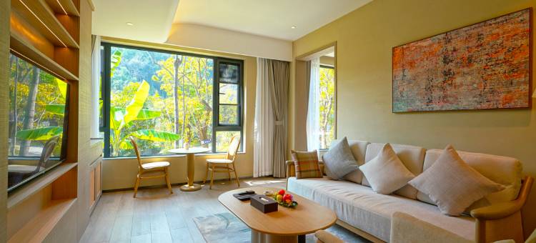 梁河隐澜温泉民宿(伴山云隐小镇店)图片