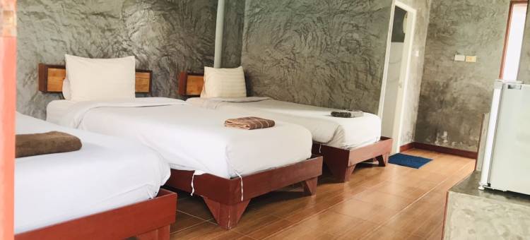 海边的查鲁恩(Charung by The Sea)图片