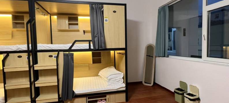 青岛鲸途国际青年旅舍(君峰路地铁站店)图片