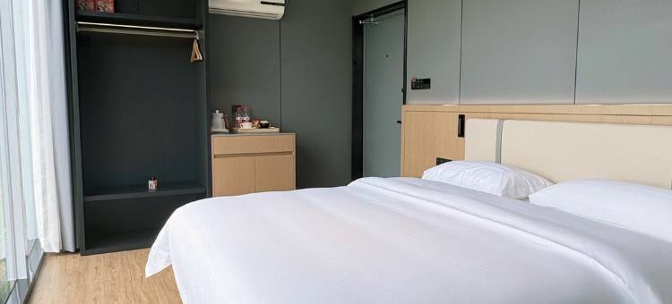 黄花沟草原旅游区C BOX营地图片
