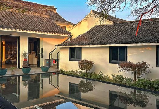 Joying - Beautiful Stay in the Hometown of the Book SaintHotel Overview