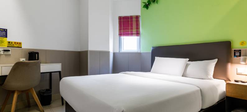 易佰酒店(宁波天一广场鼓楼地铁站店)图片