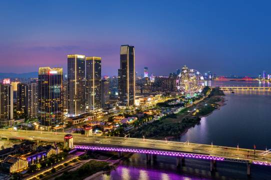 朵兰达LAB高空江景酒店(南昌万象城摩天轮店)图片