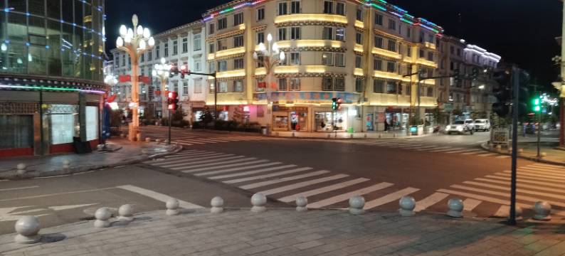 芒康银禾格萨尔大酒店图片