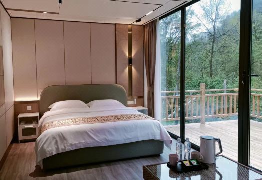 Gongtong Mountain Lodge Hotel Overview