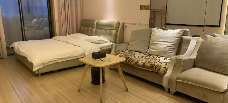 云霞酒店(银川大阅城店)图片