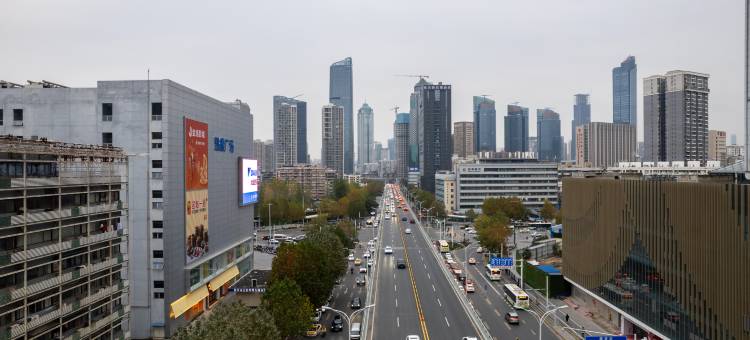 易景年华酒店(武汉市江汉路武胜路地铁站店)图片