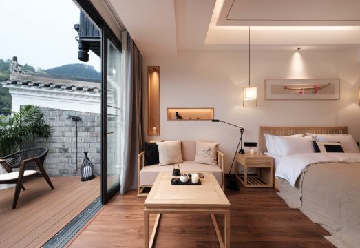 Lotus Cymbidium Sinense Zen Art River View Hotel Hotel Overview