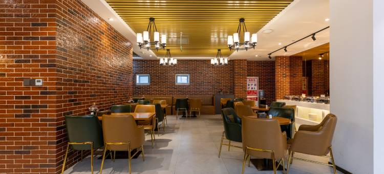 叶与晨电竞电影酒店(张家口市政府北方学院店)图片