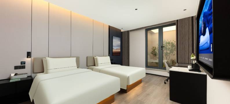 上海打浦桥日月光中心亚朵酒店图片