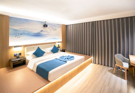 H Hotel (Chifeng Municipal Government High-speed Railway Station)Hotel Overview