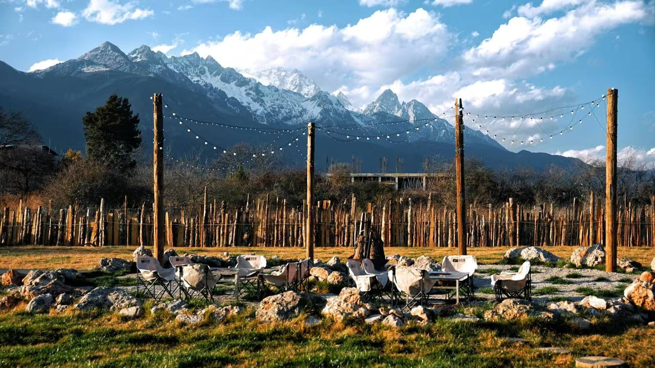 不晚里予·日照金山｜雪山全景度假酒店(白沙古镇店)图片