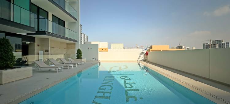 bnbme | JVC 现代单间公寓，带泳池和城市景观(bnbme | Modern Studio in JVC w/ Pool & City View)图片