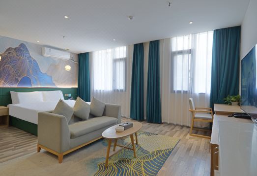 海伦·轻居酒店（雅安天全中医院店）外景图