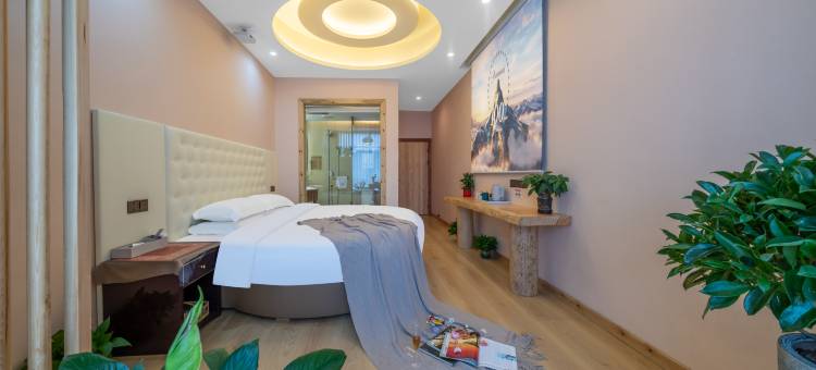 若朴民宿(青城山高铁站前山景区店)图片