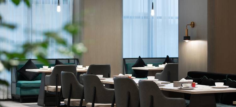 逸尚东方酒店(万达广场澳源体育中心店)图片