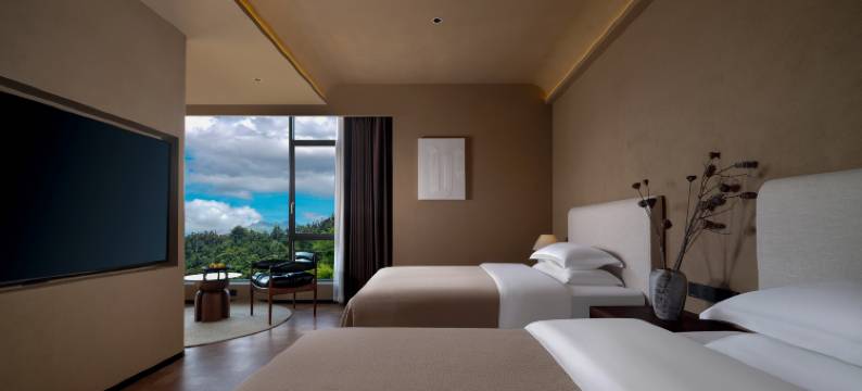 凤凰边城山野度假民宿(凤凰古城南华山森林公园店)图片