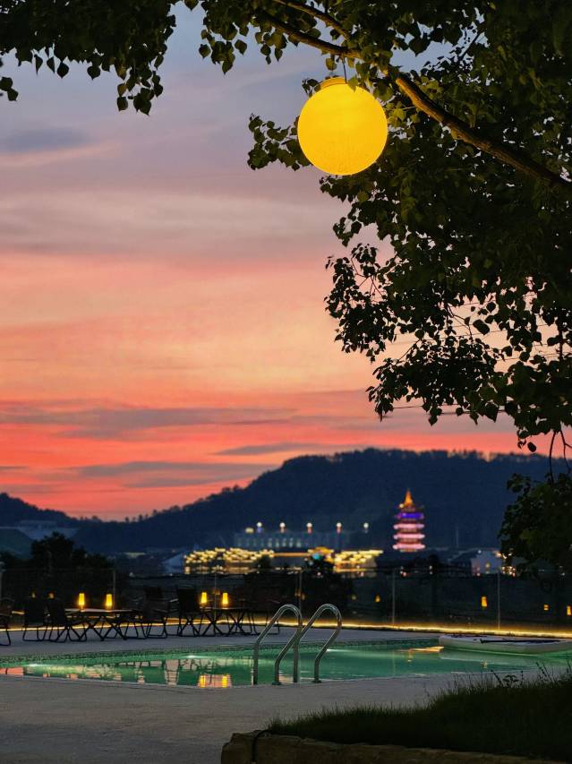 青青溪岸|360°无边泳池·一线江景度假美宿图片