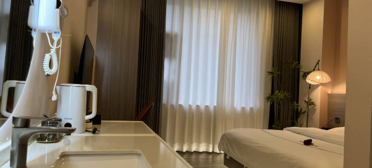 镇康明都商务酒店图片