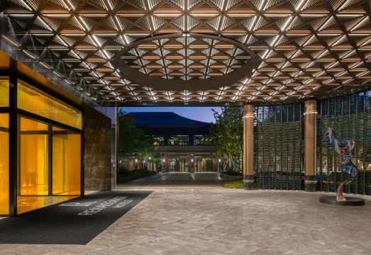 Renaissance Hangzhou Lin’an Hotel Hotel Overview