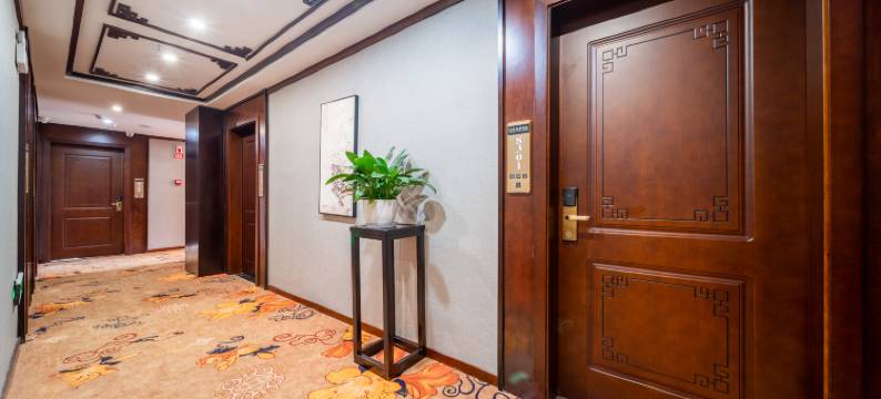 栖云雅居酒店(兴义桔山广场梦乐城店)图片