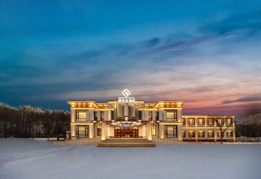 亚布力颐朵亚雪酒店外景图