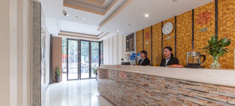 丽宁影音轻居酒店(明秀东路狮山公园地铁站店)图片